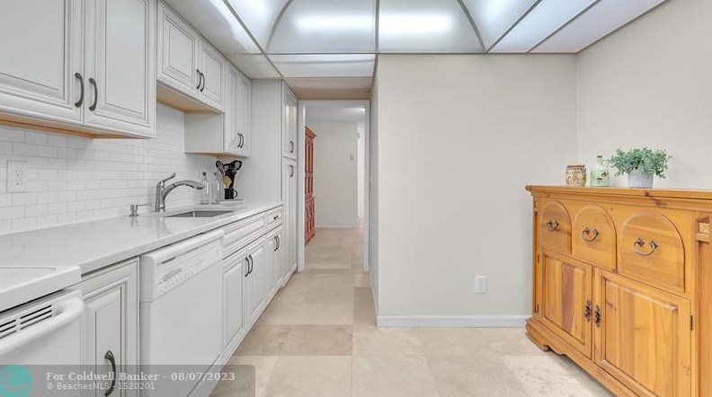 4944 Sheridan St, Hollywood FL 33026-1422 exterior