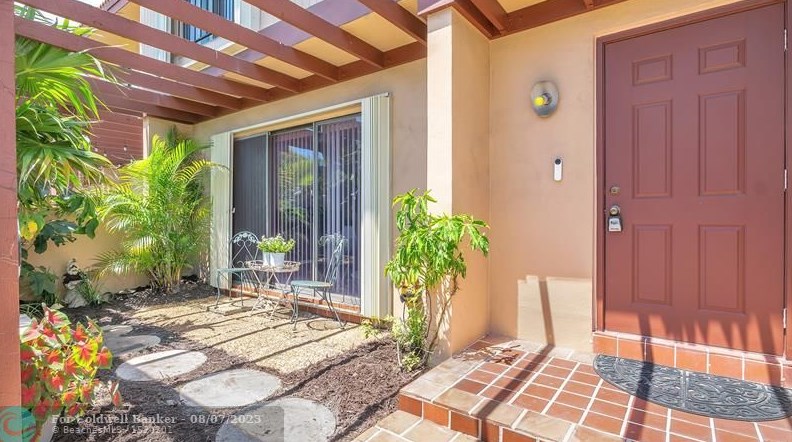 4944 Sheridan St, Hollywood FL 33026-1422 exterior