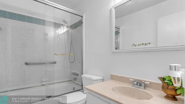 4944 Sheridan St, Hollywood FL 33026-1422 exterior