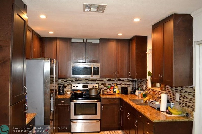 6711 Garfield St, Hollywood, FL 33024-5741