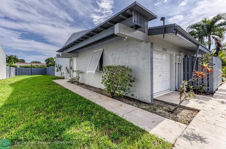 2327 37 Ave, Hollywood FL 33021-3626 exterior