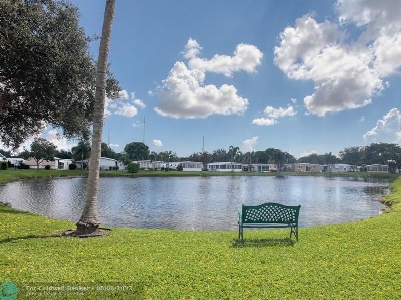 8389 South St, Boca Raton, FL 33433