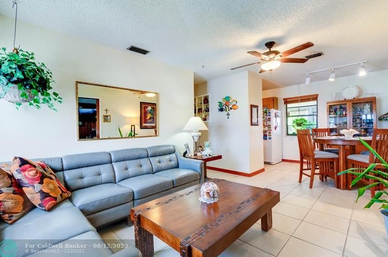 10030 37th St, Miami, FL 33165-3837