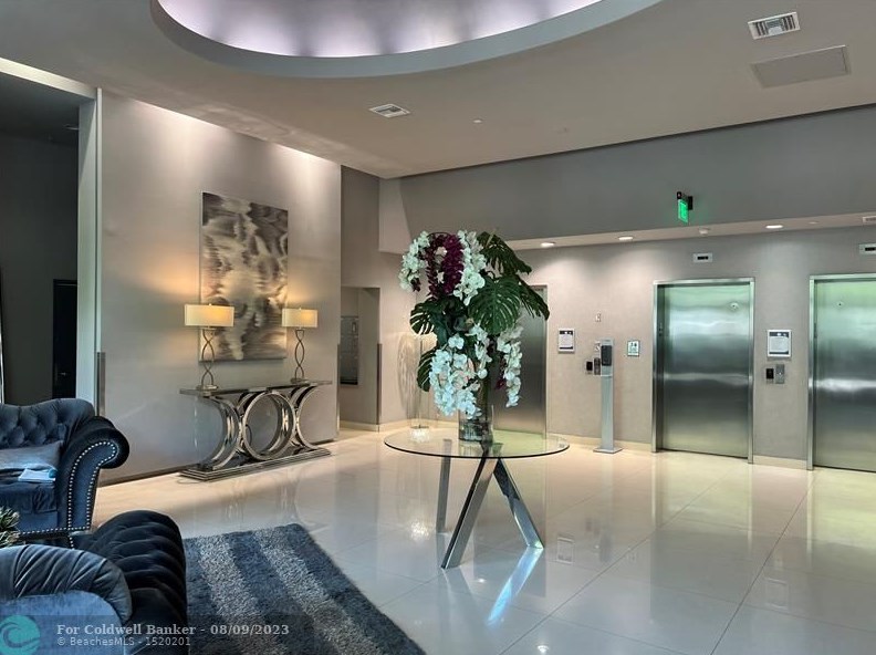 275 Ne 18th St #607, Miami, FL 33132