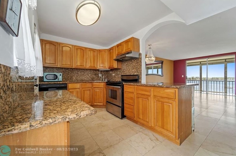 2910 Pointe Dr, Miami, FL