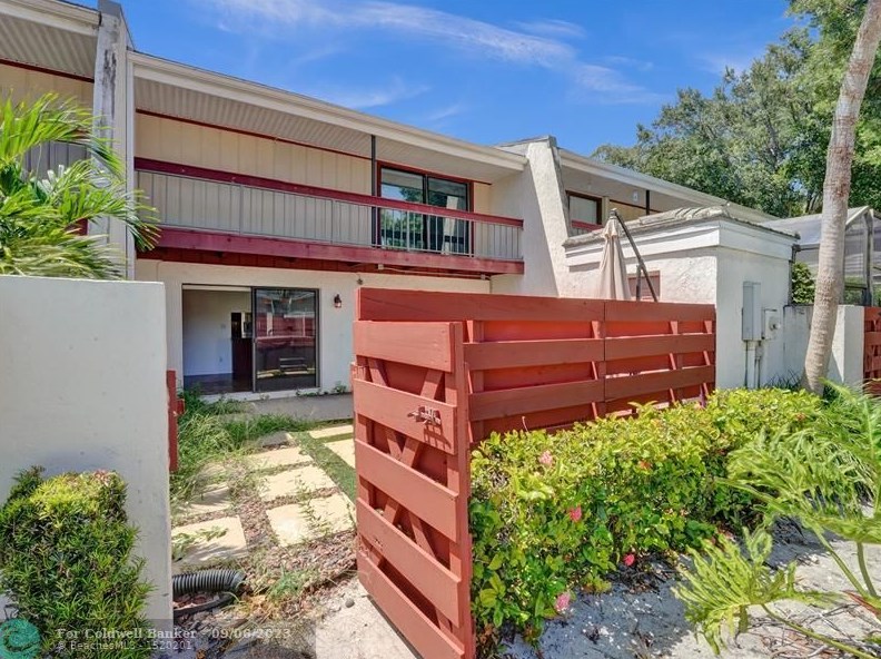 3905 Pinewood Ln, Hollywood, FL 33021