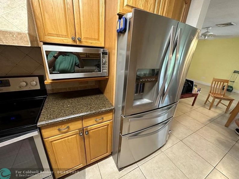 6873 Loch Ness Dr, Hialeah, FL 33014