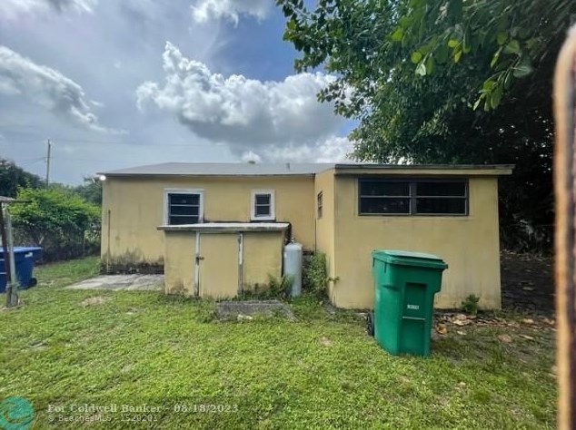 3259 45th St, Miami, FL 33142-4338