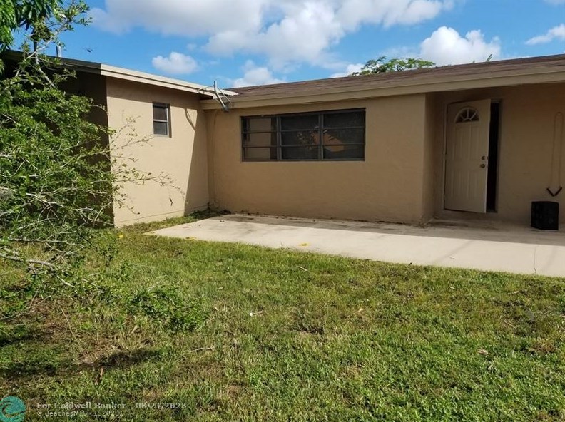 8637 Windsor Dr, Hollywood, FL 33025-2755