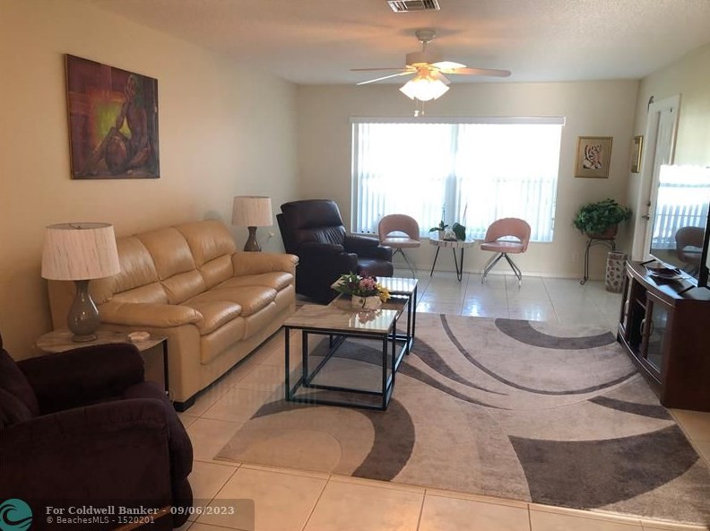 9885 Tabebuia Tree Dr Apt B, Boynton Beach, FL