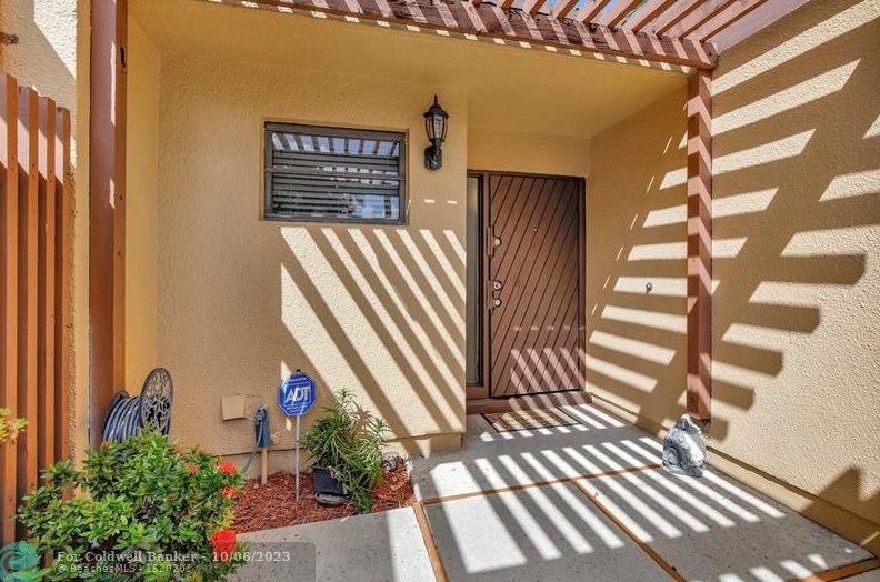 1410 Golfview Dr, Hollywood, FL 33026-3121