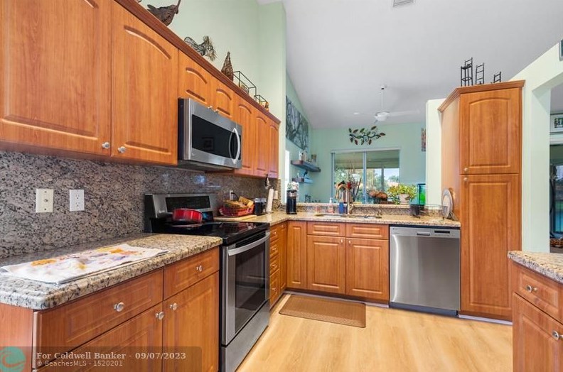 9625 Shadybrook Dr, Boynton Beach, FL 33437-3833