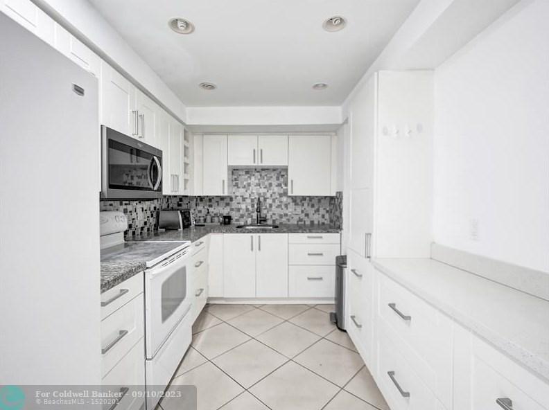 3800 N Hills Dr #311, Hollywood, FL 33021