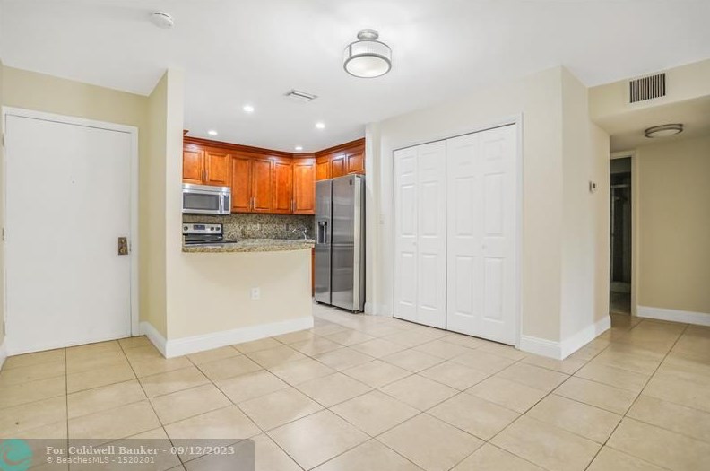 4060 N Hills Dr #1, Hollywood, FL 33021