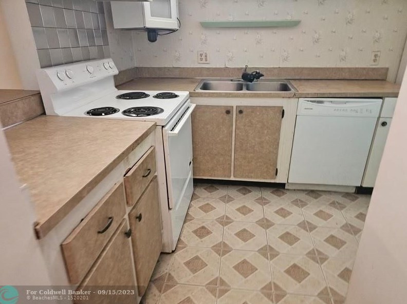 1426 Lakeside Dr, Lake Worth, FL 33460-5731