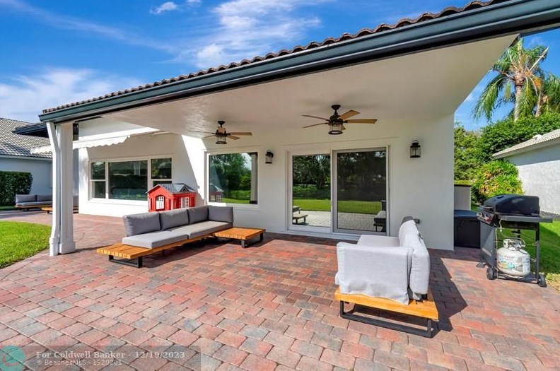 6945 Cobia Cir, Boynton Beach FL  33437-3640 exterior