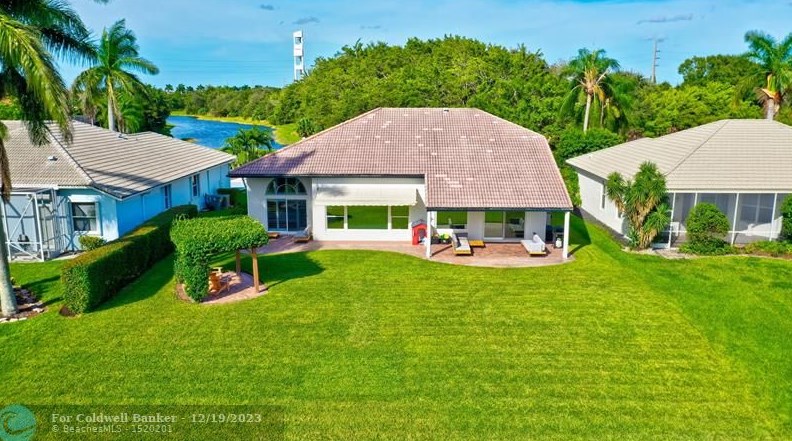 6945 Cobia Cir, Boynton Beach FL  33437-3640 exterior