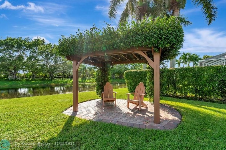 6945 Cobia Cir, Boynton Beach FL  33437-3640 exterior