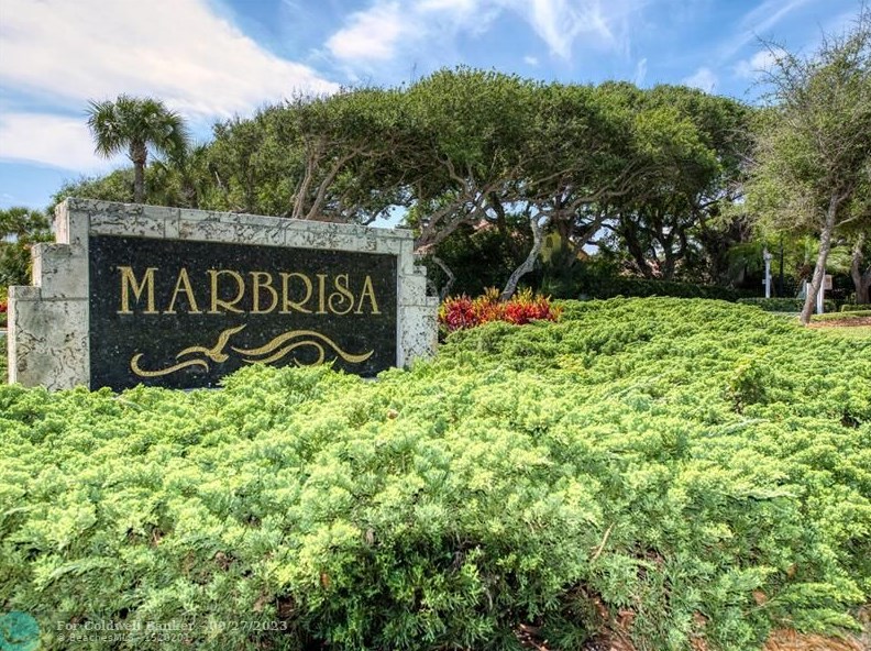 221 N Carmel Ct, Vero Beach, FL 32963