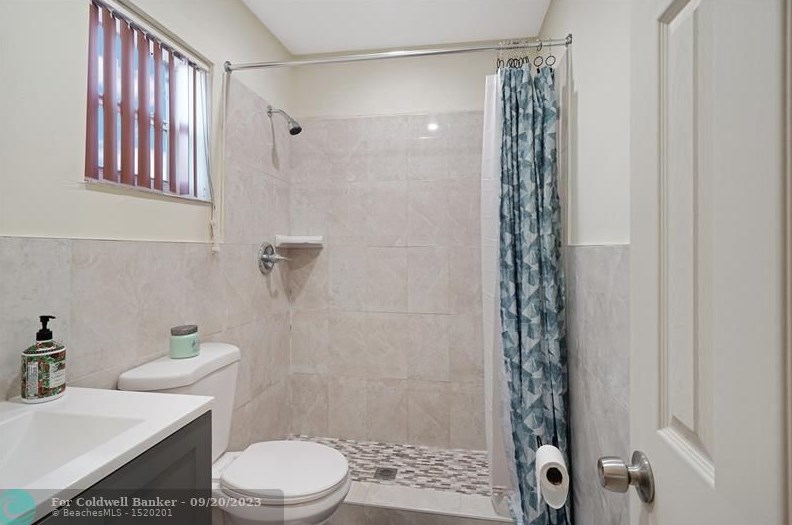 8453 Southampton Dr, Hollywood FL  33025-2830 exterior