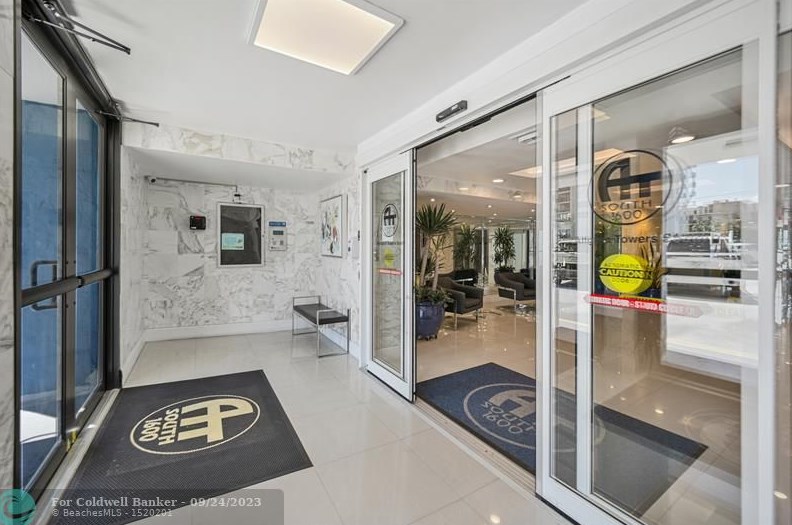 1600 Ocean Dr, Hollywood FL 33019-2447 exterior