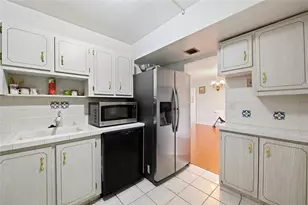 1400 St Charles Pl, Pembroke Pines, FL 33026 - Photo 10