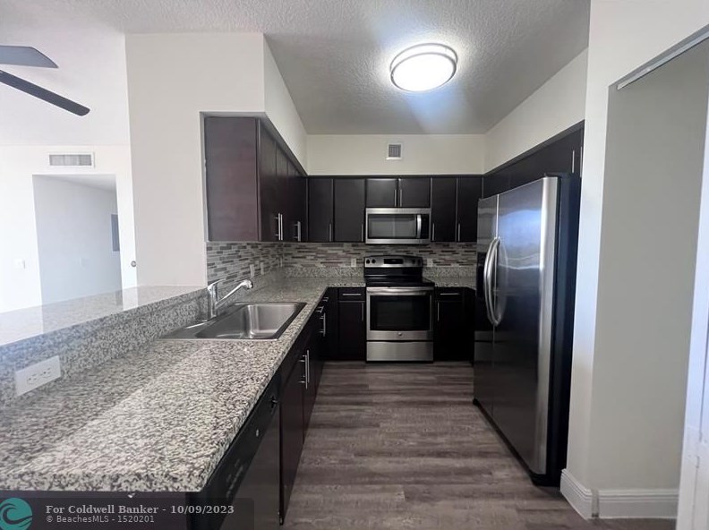 987 Sw 37th Ave #1103, Miami, FL 33135