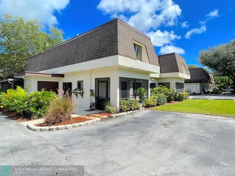 9275 61st Way, Boca Raton, FL 33428-6165