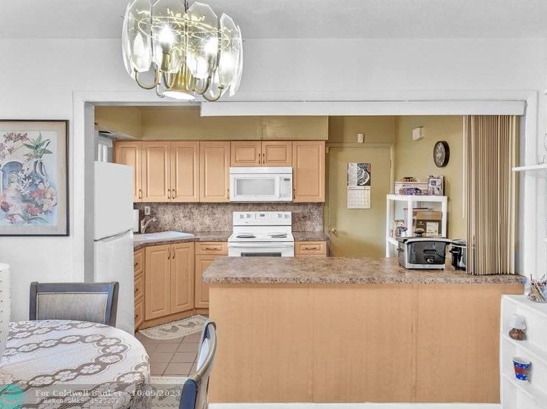 4841 175 Ter, Miami FL 33056-3612 exterior