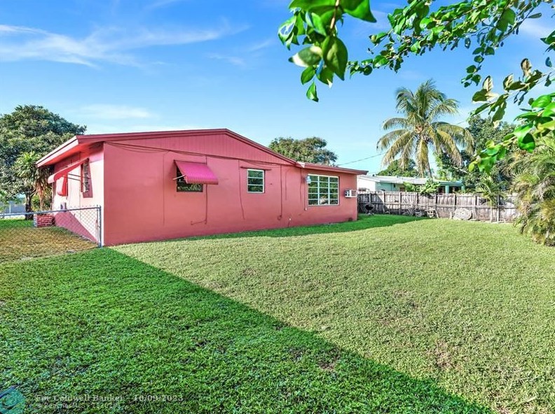 4841 175 Ter, Miami FL 33056-3612 exterior