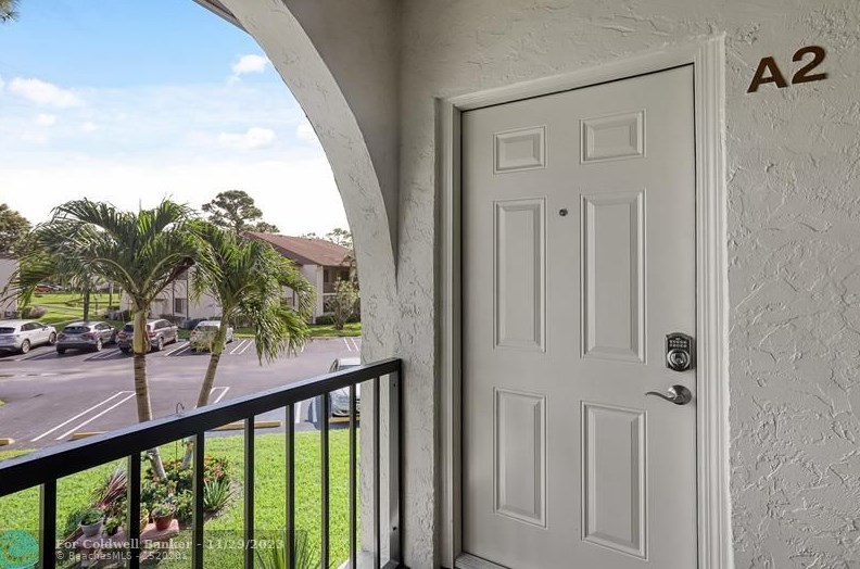 328 Knotty Pine Cir, Lake Worth, FL 33463-9197