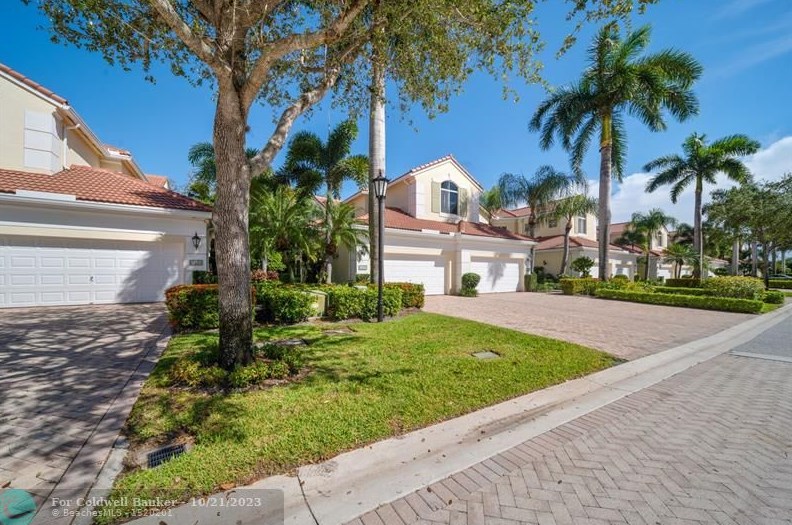 126 Palm Bay Ter, West Palm Beach, FL 33418-5721