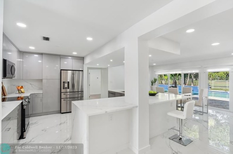 3085 Estates Dr, Pompano Beach FL  33069-3806 exterior