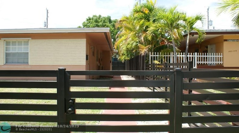 1961 Ne 168th St Apt 2, Miami, FL 33162