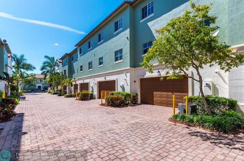 37 Nw Hawthorne Pl, Boca Raton, FL 33432