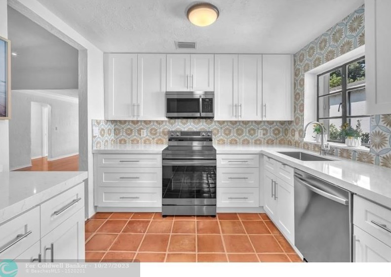 2423 Fillmore St, Hollywood FL  33020-4305 exterior