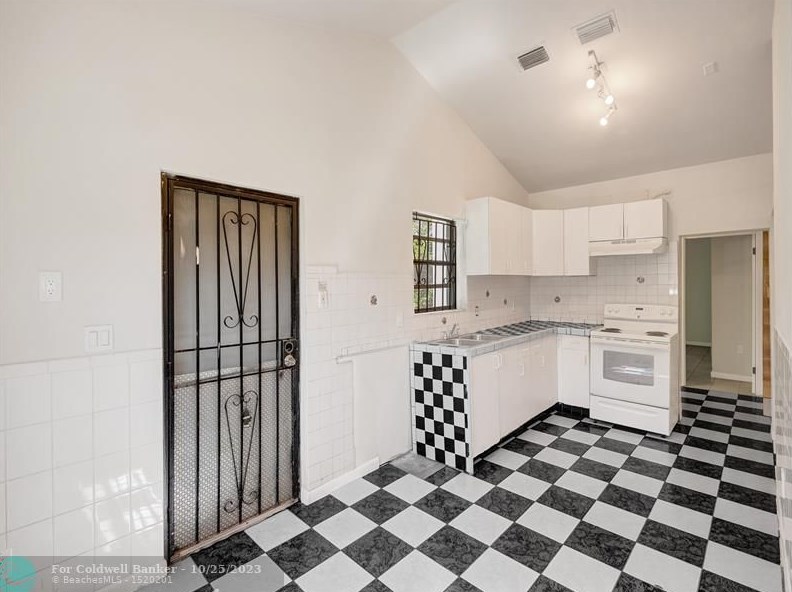 99 Nw 85th St #2, Miami, FL 33150