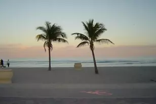 511 S Surf Rd, Hollywood, FL 33019 - Photo 2
