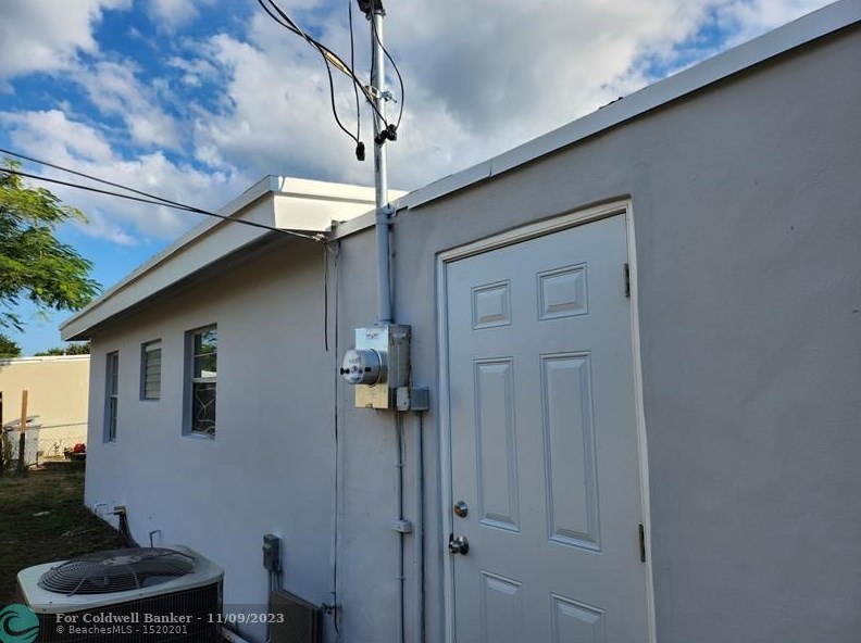 91 Loquat Tree Dr, Lake Worth FL  33462-5115 exterior