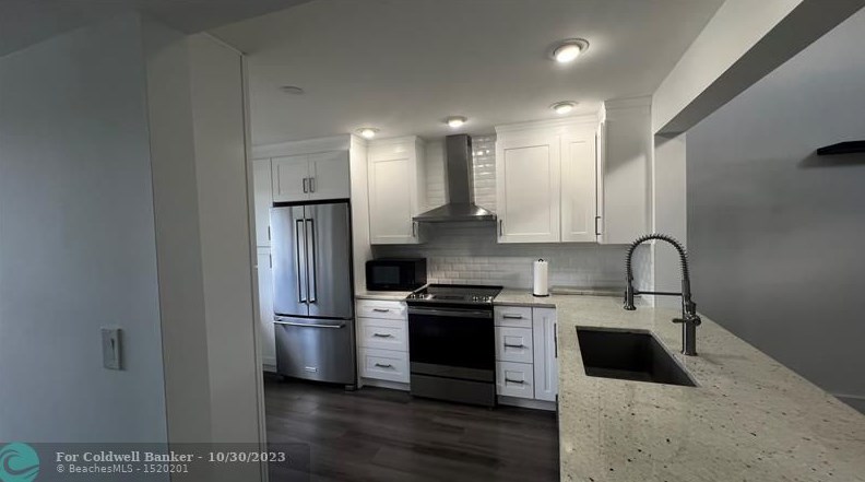 11278 Taft St, Hollywood, FL 33026-2132