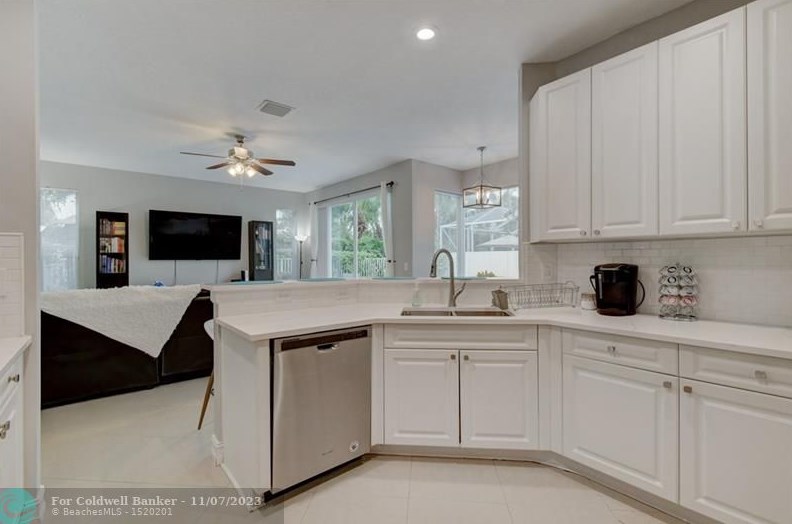 4104 Plumbago Pl, Lake Worth FL  33462-3420 exterior