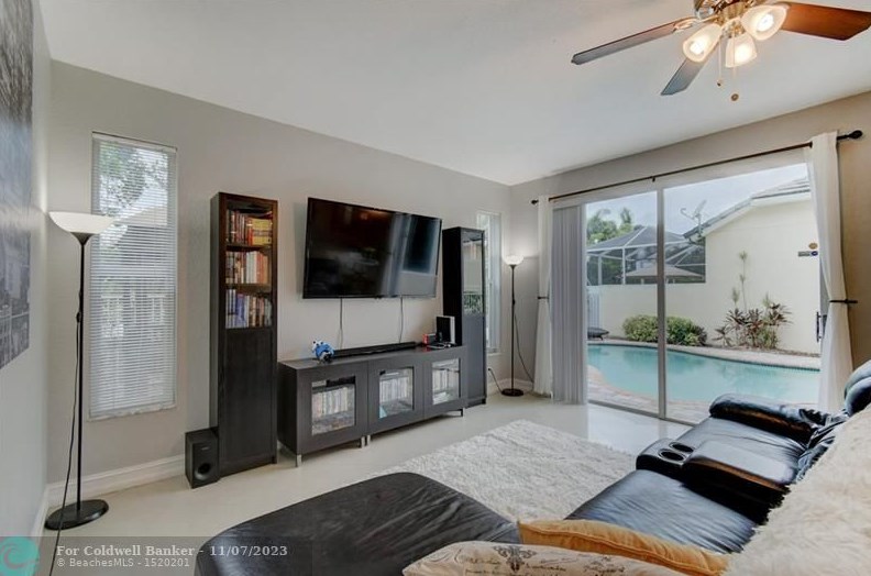 4104 Plumbago Pl, Lake Worth FL  33462-3420 exterior