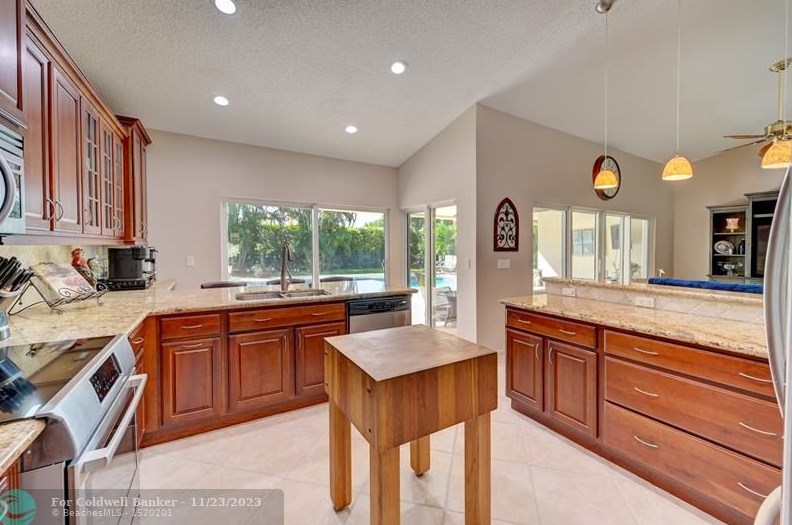 9100 49th Pl, Pompano Beach, FL 33067-1832