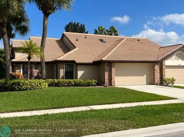 8092 Cassia Dr, Boynton Beach FL  33472-5022 exterior