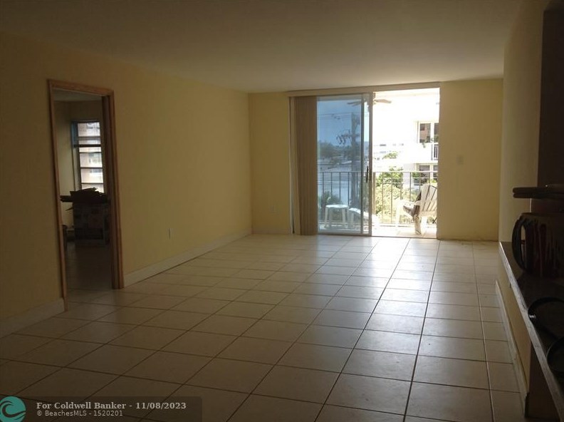 7705 Abbott Ave #402, Miami, FL 33141