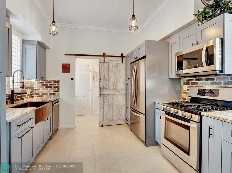 737 Hollywood Blvd, Hollywood FL 33021-6941 exterior