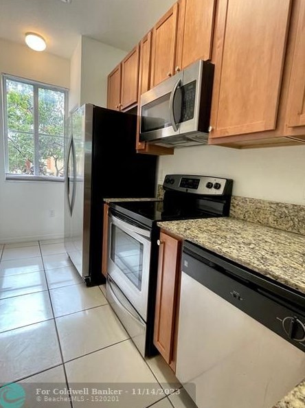 8915 Sw 18th St, Hollywood, FL 33025