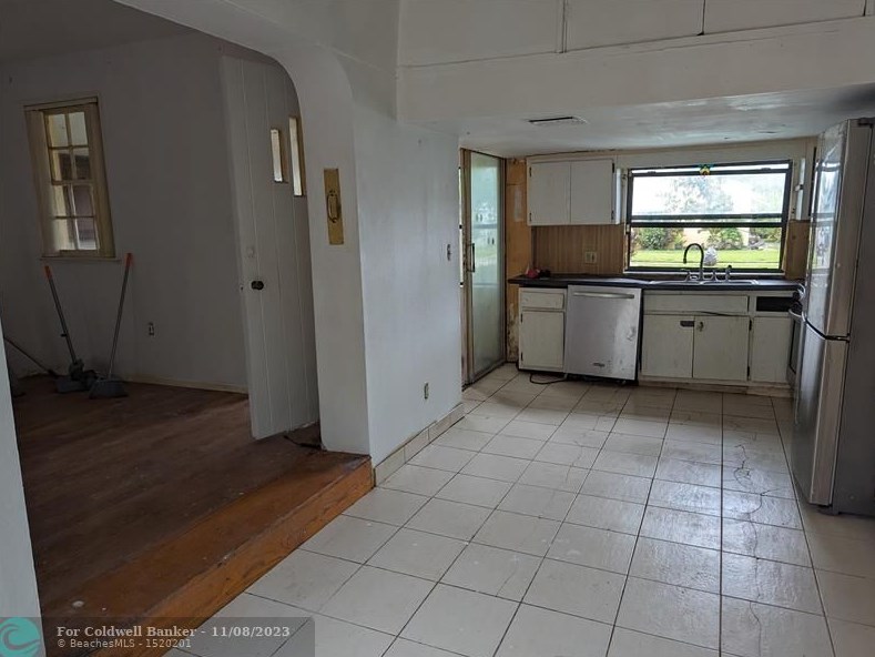 1921 Harding St, Hollywood FL  33020-2712 exterior