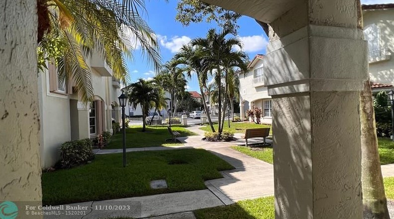 10851 Nw 8th St, Hollywood, FL 33026