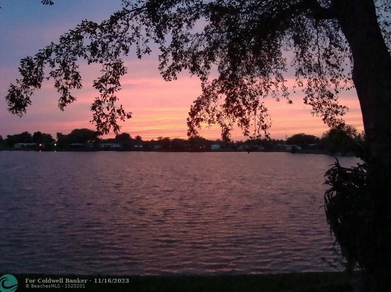 700 93rd Ter, Hollywood, FL 33024-6344